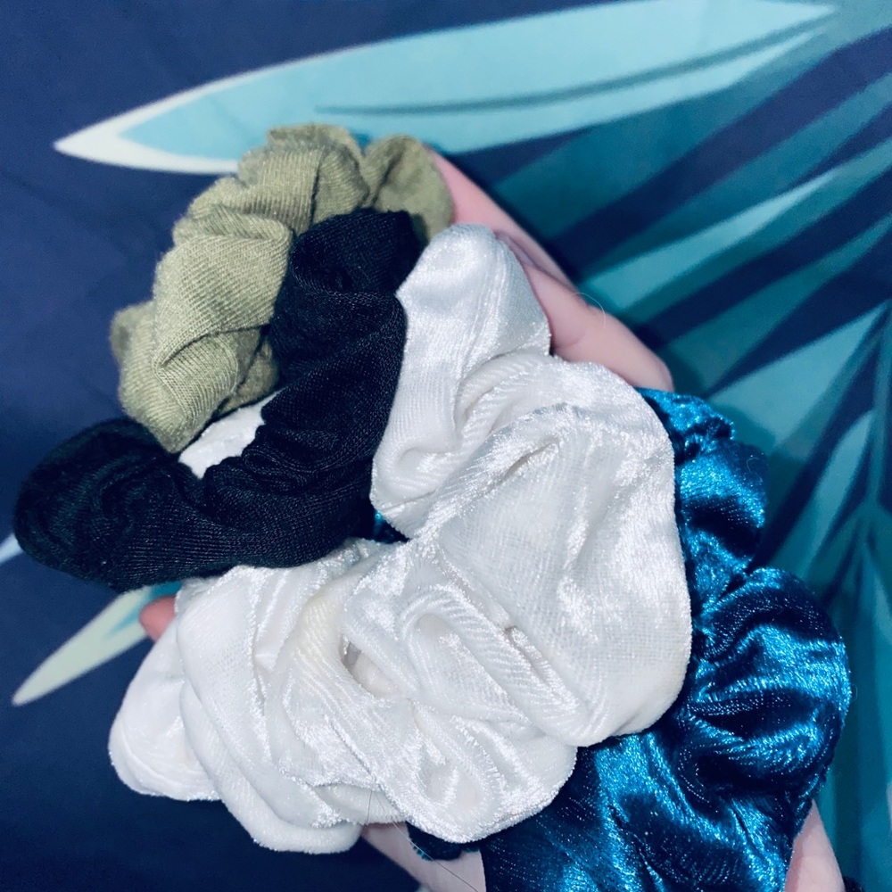 Scrunchies (4)